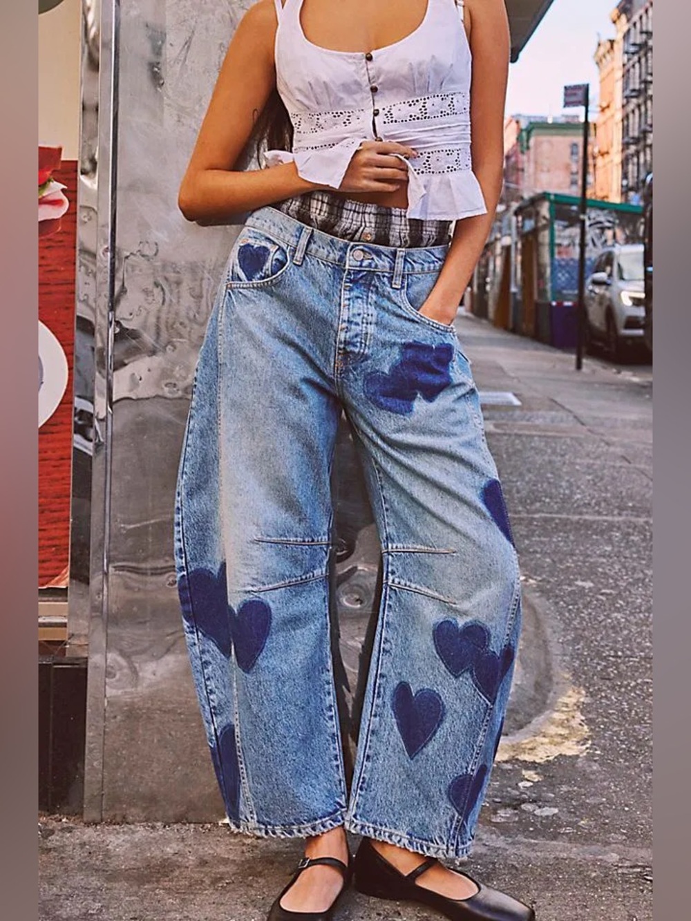 Free People We The Free Lucky You Heart Patch Design Barrel Jeans (Size 25) - Picture 3 of 7